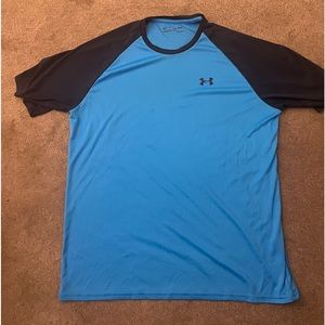 Mens under armour T-shirt loose fit - great condition